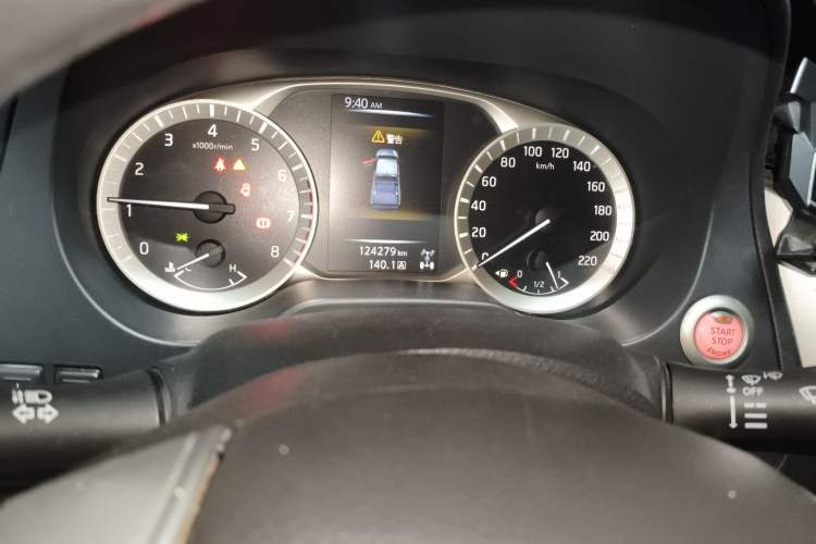 Used Nissan Navara 2021 2.5L Facelift Manual Transmission 4x4 Comfort Version QR25 Odometer Close Up