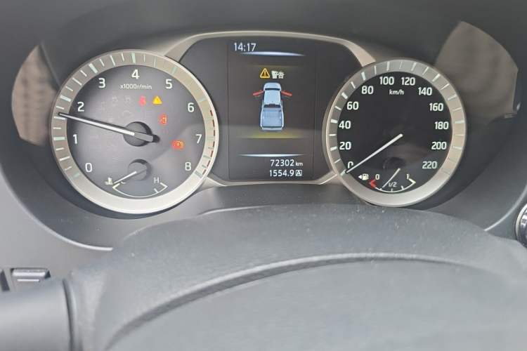 Used Nissan Navara 2021 2.5L Facelift Manual Two-Wheel Drive Comfort Version QR25 Odometer Close Up
