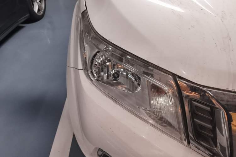 Used Nissan Navara 2021 2.5L Facelift Manual Transmission 4x4 Comfort Version QR25 Right Front Headlight
