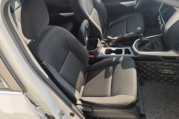 Used Nissan Navara 2021 2.5L Facelift Manual Two-Wheel Drive Comfort Version QR25 Right Front Seat