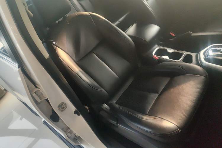 Used Nissan Navara 2021 2.5L Automatic 4x4 Premium Version QR25 Right Front Seat
