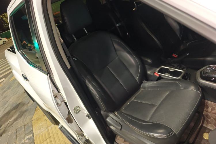 Used Nissan Navara 2021 2.5L Automatic 4x4 Premium Version QR25 Right Front Seat