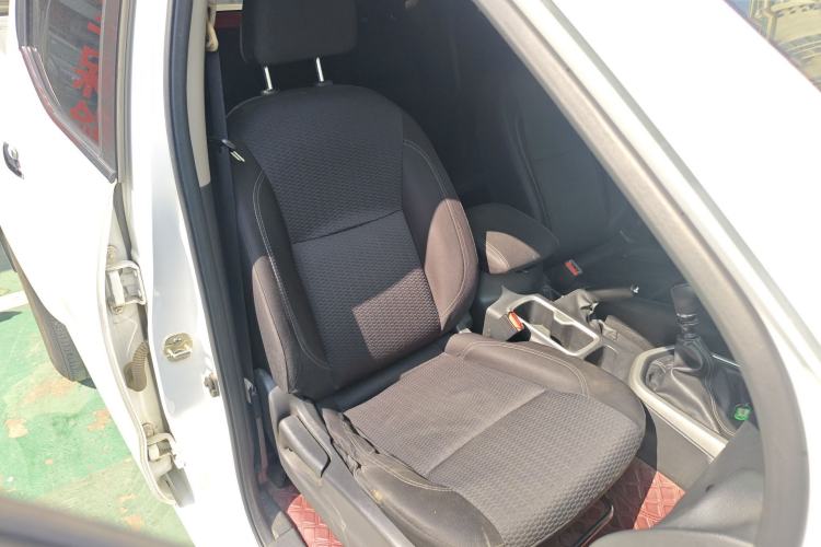 Used Nissan Navara 2021 2.5L Facelift Manual Two-Wheel Drive Comfort Version QR25 Right Front Seat