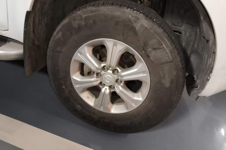Used Nissan Navara 2021 2.5L Facelift Manual Transmission 4x4 Comfort Version QR25 Right Front Wheel Hub