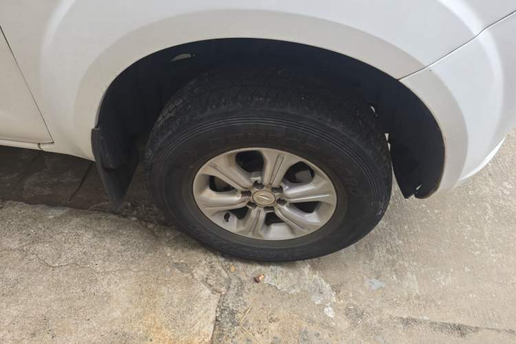 Used Nissan Navara 2021 2.5L Facelift Manual Two-Wheel Drive Comfort Version QR25 Right Front Wheel Hub