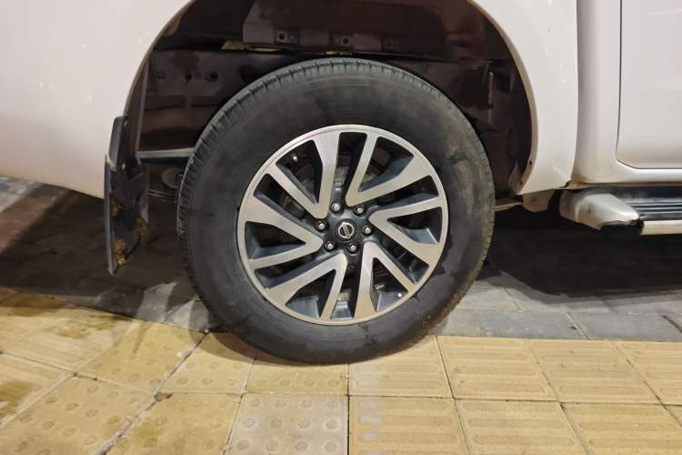 Used Nissan Navara 2021 2.5L Automatic 4x4 Premium Version QR25 Right Rear Wheel Hub