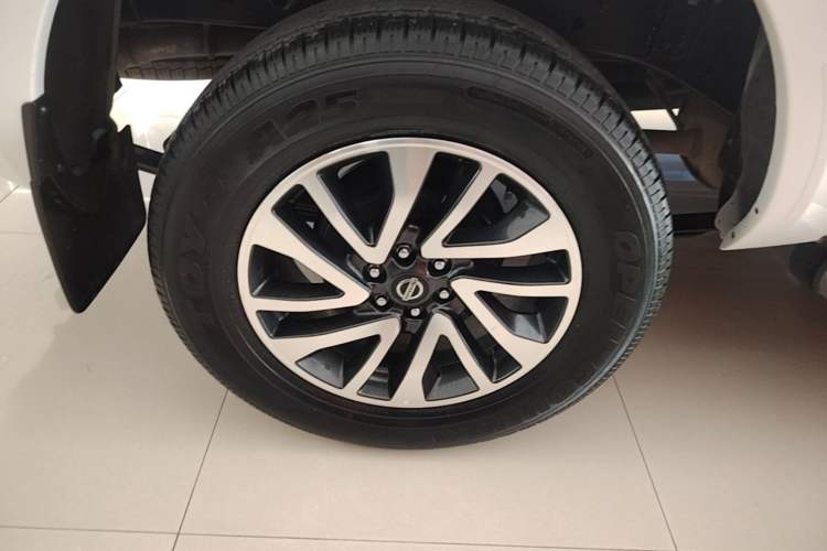 Used Nissan Navara 2021 2.5L Automatic 4x4 Premium Version QR25 Right Rear Wheel Hub