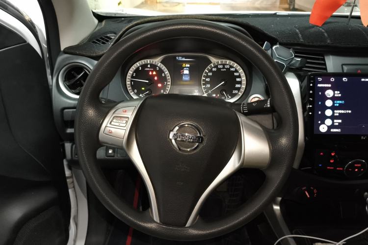 Used Nissan Navara 2021 2.5L Facelift Manual Transmission 4x4 Comfort Version QR25 Steering Wheel