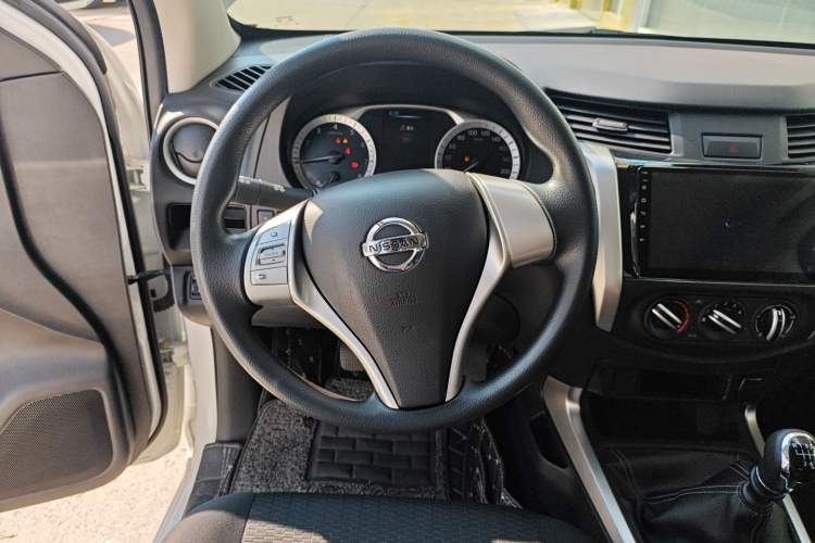 Used Nissan Navara 2021 2.5L Facelift Manual Two-Wheel Drive Comfort Version QR25 Steering Wheel
