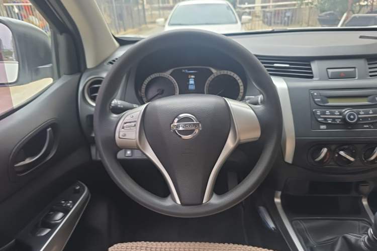 Used Nissan Navara 2021 2.5L Facelift Manual Two-Wheel Drive Comfort Version QR25 Steering Wheel