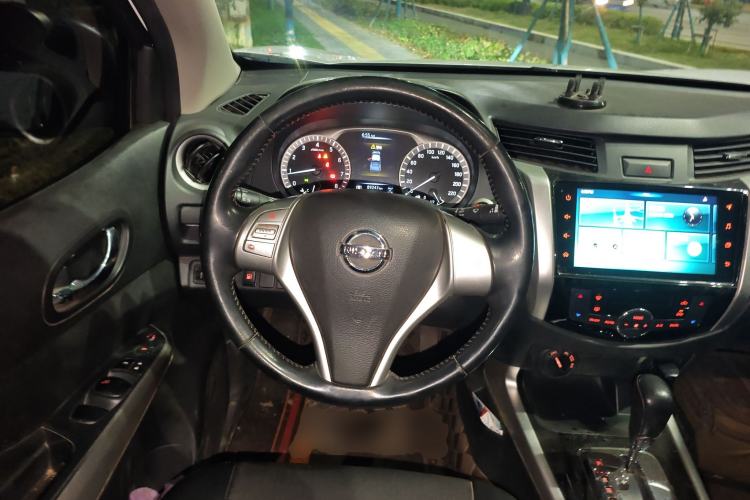 Used Nissan Navara 2021 2.5L Automatic 4x4 Premium Version QR25 Steering Wheel