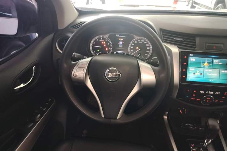 Used Nissan Navara 2021 2.5L Automatic 4x4 Premium Version QR25 Steering Wheel