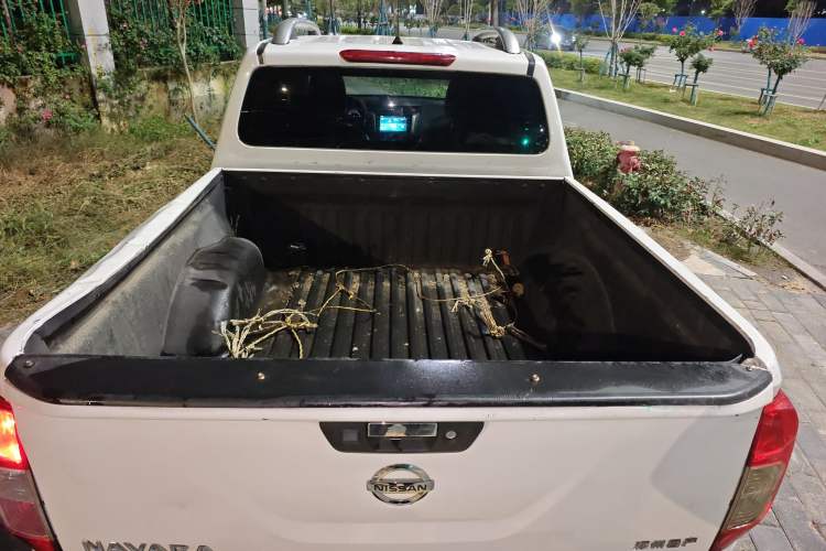 Used Nissan Navara 2021 2.5L Automatic 4x4 Premium Version QR25 Trunk