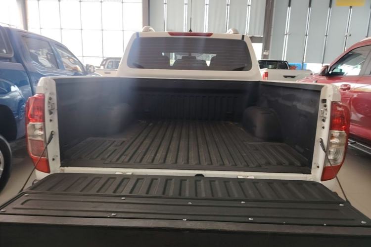 Used Nissan Navara 2021 2.5L Automatic 4x4 Premium Version QR25 Trunk
