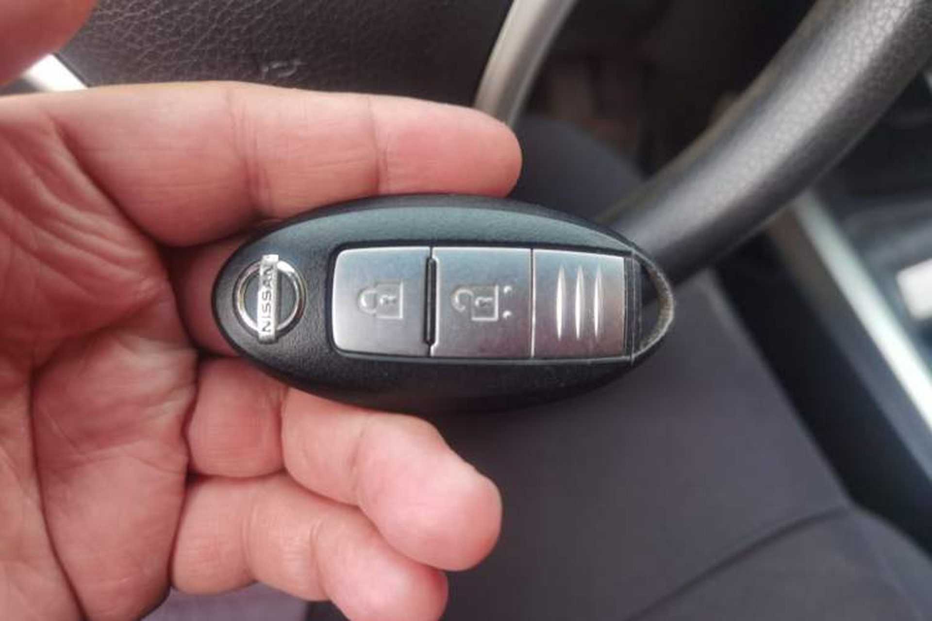 Used Nissan Navara 2021 2.5L Manual 4x4 Comfort Version QR25 Vehicle Key