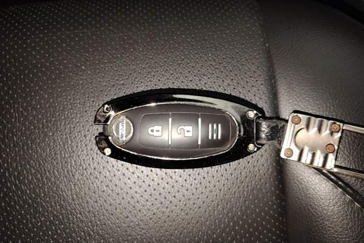 Used Nissan Navara 2021 2.5L Automatic 4x4 Premium Version QR25 Vehicle Key