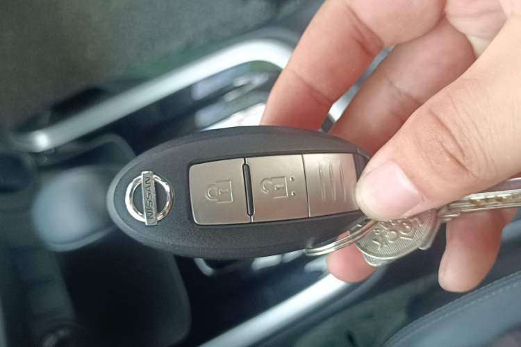 Used Nissan Navara 2021 2.5L Automatic 4x4 Premium Version QR25 Vehicle Key