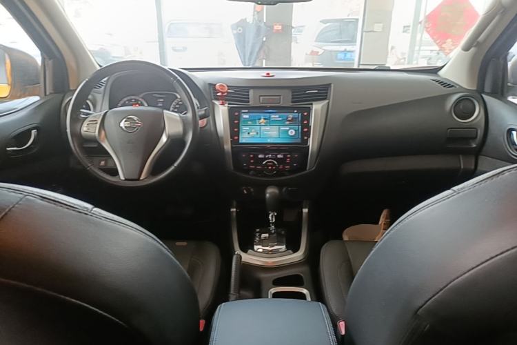 Used Nissan Navara 2021 2.5L Automatic 4x4 Premium Version QR25 Center Console