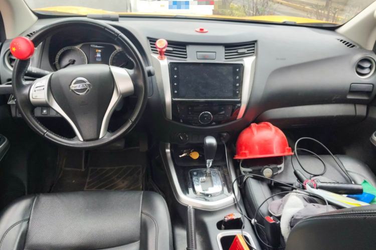 Used Nissan Navara 2021 2.5L Automatic 4x4 Premium Version QR25 Center Console