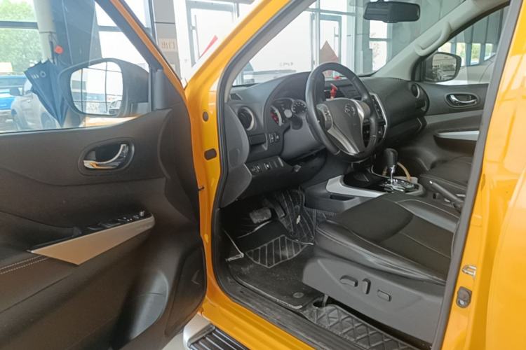 Used Nissan Navara 2021 2.5L Automatic 4x4 Premium Version QR25 Driver Seat