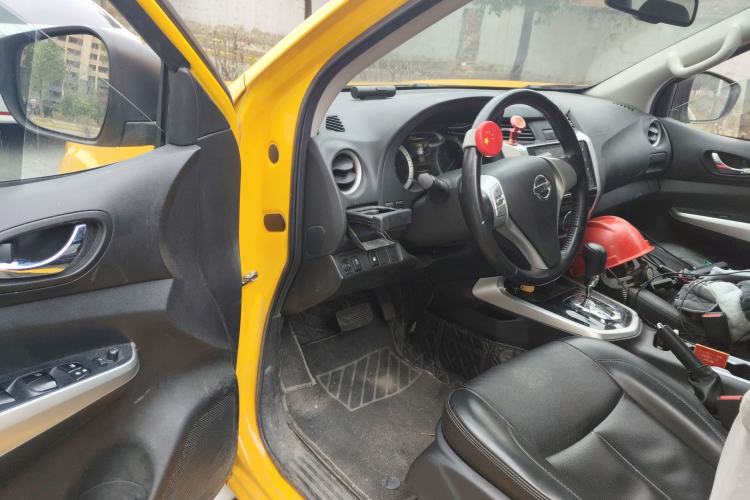 Used Nissan Navara 2021 2.5L Automatic 4x4 Premium Version QR25 Driver Seat