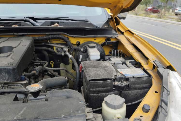 Used Nissan Navara 2021 2.5L Automatic 4x4 Premium Version QR25 Engine Bay Left