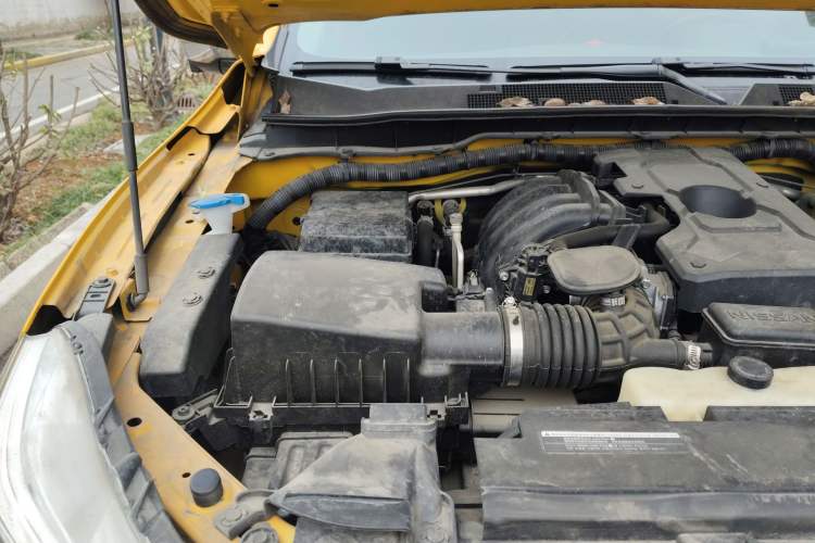 Used Nissan Navara 2021 2.5L Automatic 4x4 Premium Version QR25 Engine Bay Right