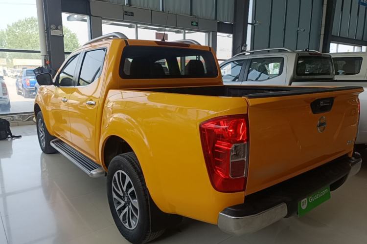 Used Nissan Navara 2021 2.5L Automatic 4x4 Premium Version QR25 Exterior 2