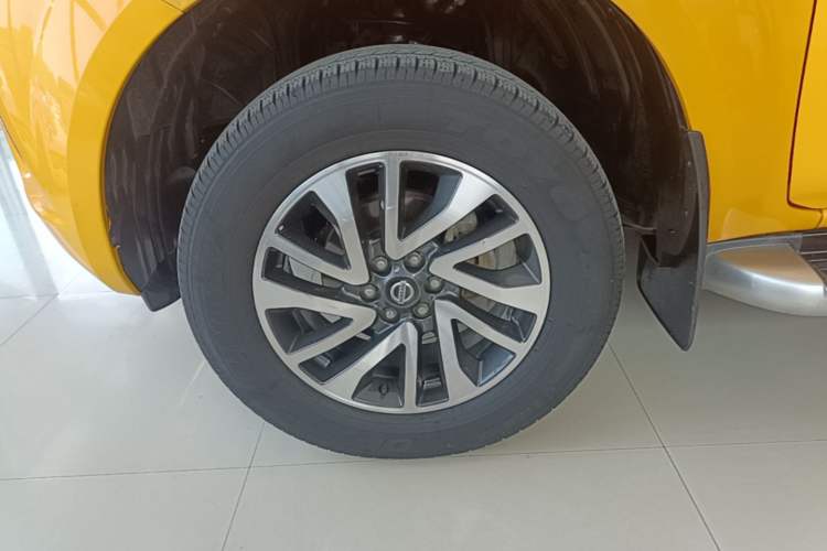 Used Nissan Navara 2021 2.5L Automatic 4x4 Premium Version QR25 Exterior 4