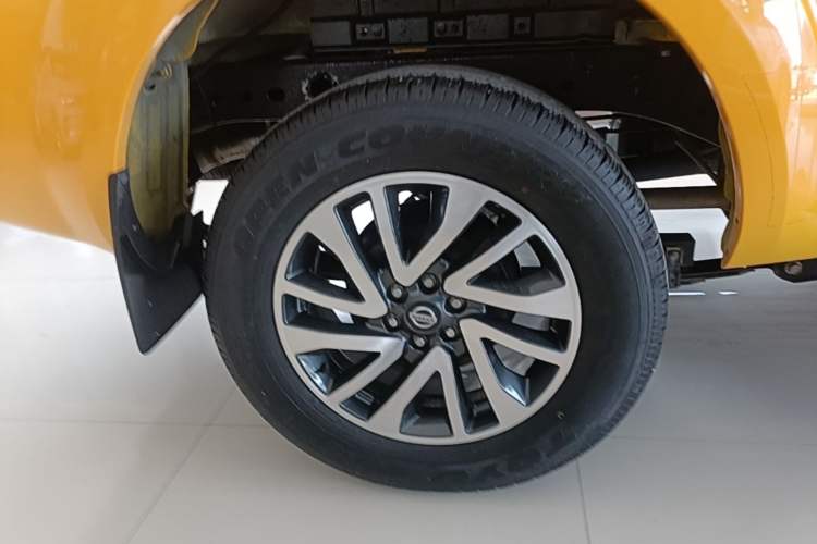 Used Nissan Navara 2021 2.5L Automatic 4x4 Premium Version QR25 Exterior 5