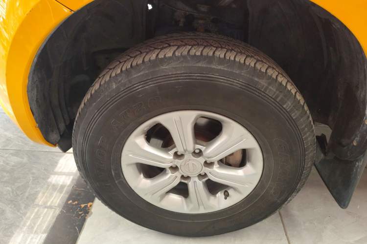 Used Nissan Navara 2021 2.5L Facelift Manual Transmission 4x4 Comfort Version QR25 Exterior 7