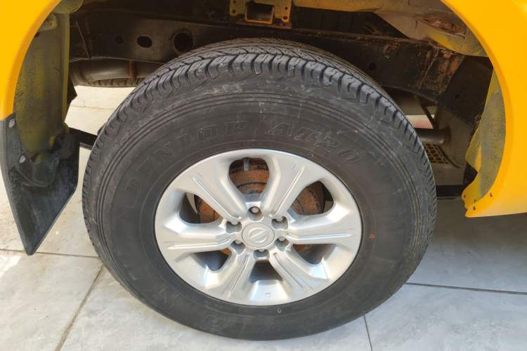 Used Nissan Navara 2021 2.5L Facelift Manual Transmission 4x4 Comfort Version QR25 Exterior 8