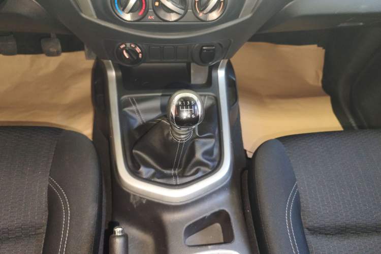 Used Nissan Navara 2021 2.5L Facelift Manual Transmission 4x4 Comfort Version QR25 Gear Lever