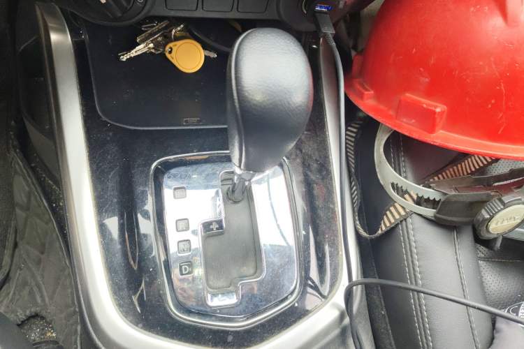Used Nissan Navara 2021 2.5L Automatic 4x4 Premium Version QR25 Gear Lever