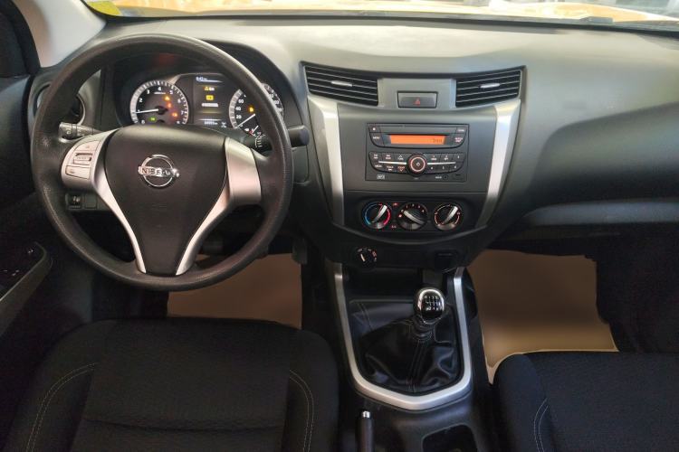 Used Nissan Navara 2021 2.5L Facelift Manual Transmission 4x4 Comfort Version QR25 Interior 2