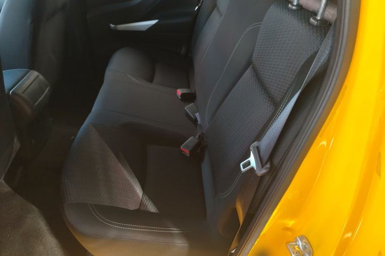 Used Nissan Navara 2021 2.5L Facelift Manual Transmission 4x4 Comfort Version QR25 Interior 4