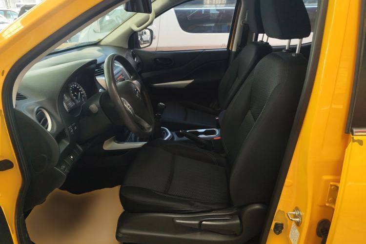 Used Nissan Navara 2021 2.5L Facelift Manual Transmission 4x4 Comfort Version QR25 Left Front Seat