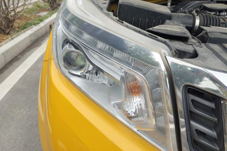 Used Nissan Navara 2021 2.5L Automatic 4x4 Premium Version QR25 Right Front Headlight