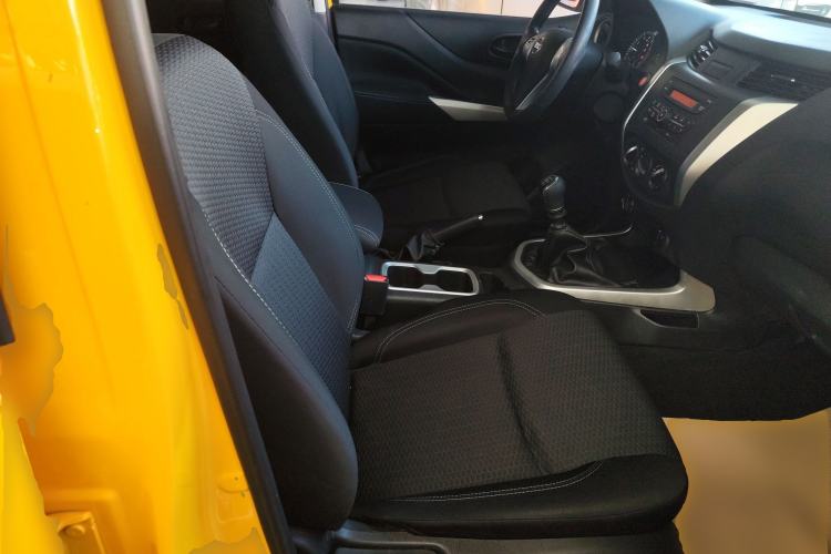 Used Nissan Navara 2021 2.5L Facelift Manual Transmission 4x4 Comfort Version QR25 Right Front Seat