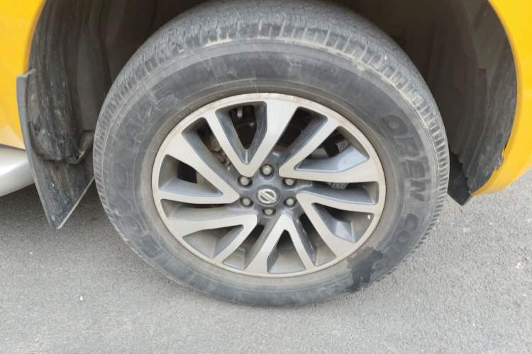 Used Nissan Navara 2021 2.5L Automatic 4x4 Premium Version QR25 Right Front Wheel Hub