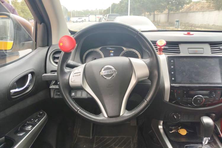 Used Nissan Navara 2021 2.5L Automatic 4x4 Premium Version QR25 Steering Wheel