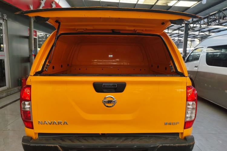 Used Nissan Navara 2021 2.5L Facelift Manual Transmission 4x4 Comfort Version QR25 Trunk