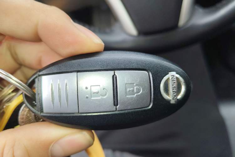 Used Nissan Navara 2021 2.5L Automatic 4x4 Premium Version QR25 Vehicle Key