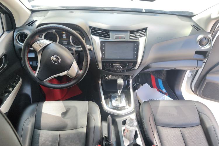 Used Nissan Navara 2023 2.5L Automatic All-Wheel Drive Premium Version Center Console