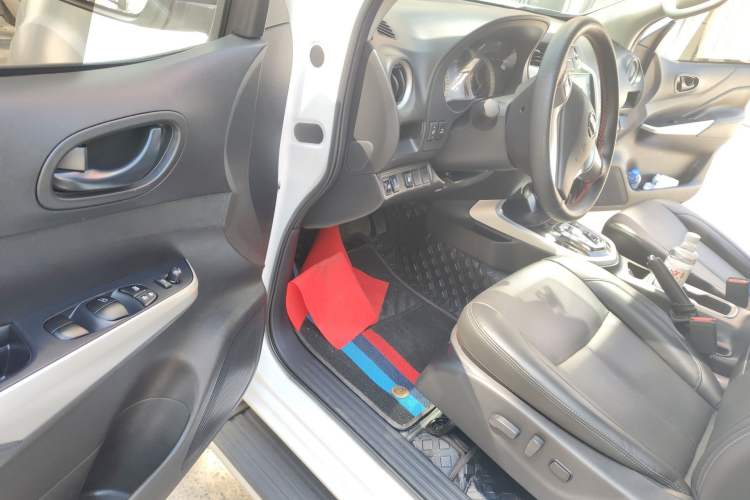 Used Nissan Navara 2023 2.5L Automatic All-Wheel Drive Premium Version Driver Seat