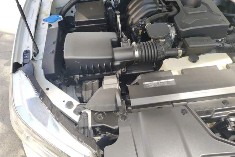 Used Nissan Navara 2023 2.5L Automatic All-Wheel Drive Premium Version Engine Bay Right