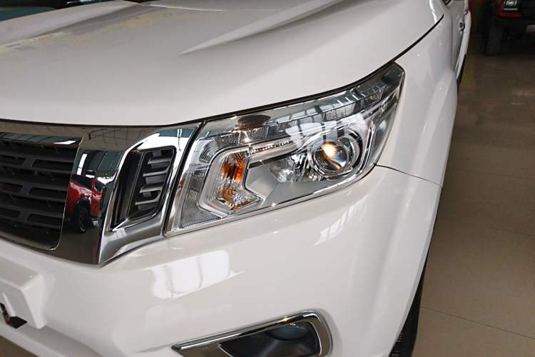 Used Nissan Navara 2023 2.5L Automatic 4x4 Prestige Edition Left Front Headlight