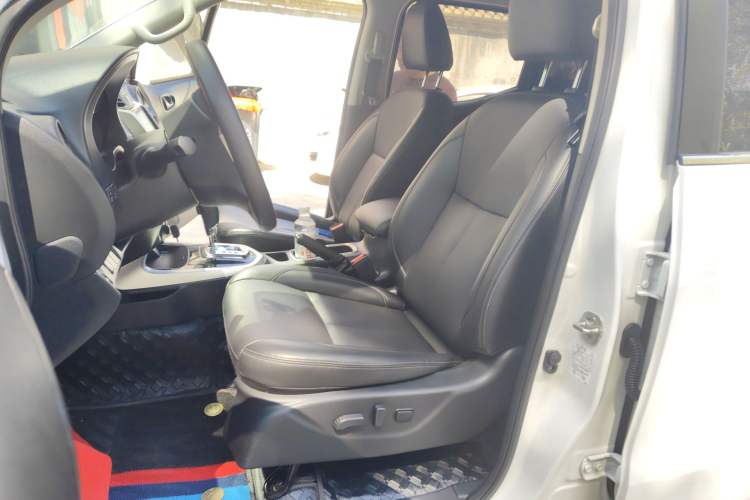 Used Nissan Navara 2023 2.5L Automatic All-Wheel Drive Premium Version Left Front Seat