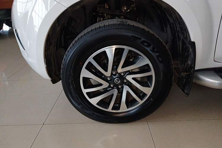 Used Nissan Navara 2023 2.5L Automatic 4x4 Prestige Edition Left Front Wheel Hub