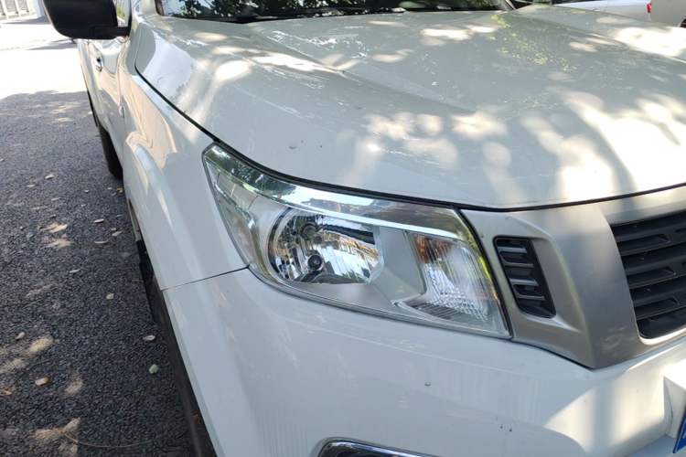 Used Nissan Navara 2023 2.5L Manual Two-Wheel Drive Comfort Version Right Front Headlight